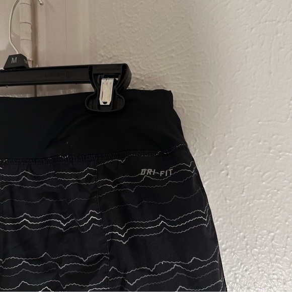 Dri Fit Nike Athletic Shorts Women Size Small - Picture 5 of 13